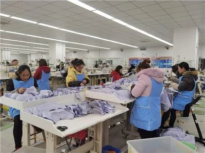 訂單激增，梁平服飾企業(yè)開(kāi)足馬力忙生產(chǎn)